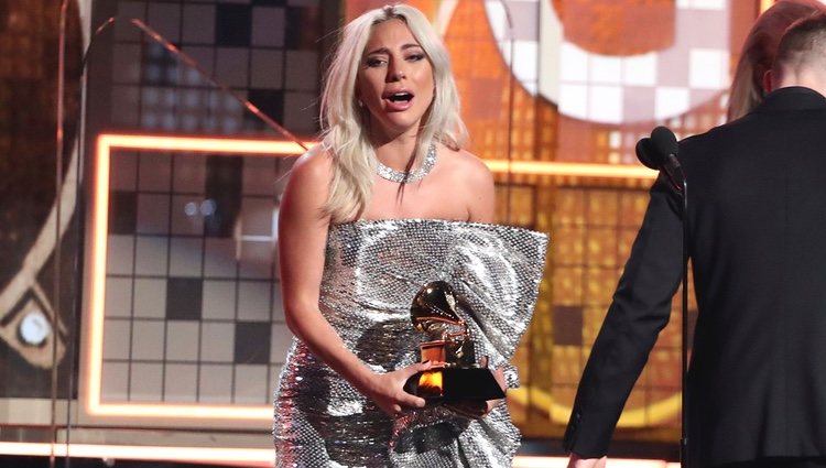 Lady Gaga, emocionada al recibir uno de sus premios en los Grammy 2019