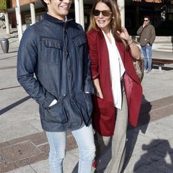 Ivonne Reyes y su hijo en los juzgados de Alcobendas