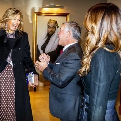 Máxima de Holanda saluda emocionada a Abdalá y Rania de Jordania