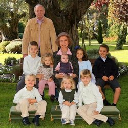 Los Reyes Juan Carlos y Sofía con sus 8 nietos cuando eran pequeños