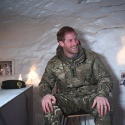 Principe Harry  en un iglú en Noruega con fotos con Meghan Markle