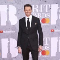 Hugh Jackman en la alfombra roja de los Brit Awards 2019