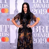Lily Allen en la alfombra roja de los Brit Awards 2019