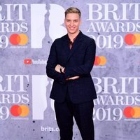 George Ezra en la alfombra roja de los Brit Awards 2019