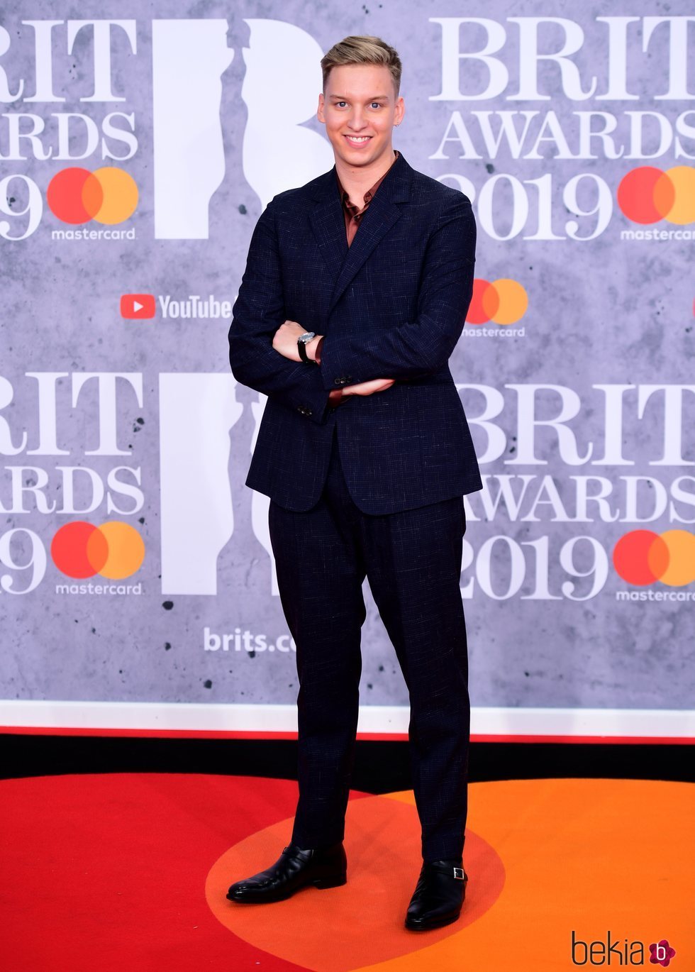 George Ezra en la alfombra roja de los Brit Awards 2019