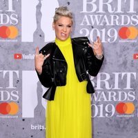 Pink en la alfombra roja de los Brit Awards 2019