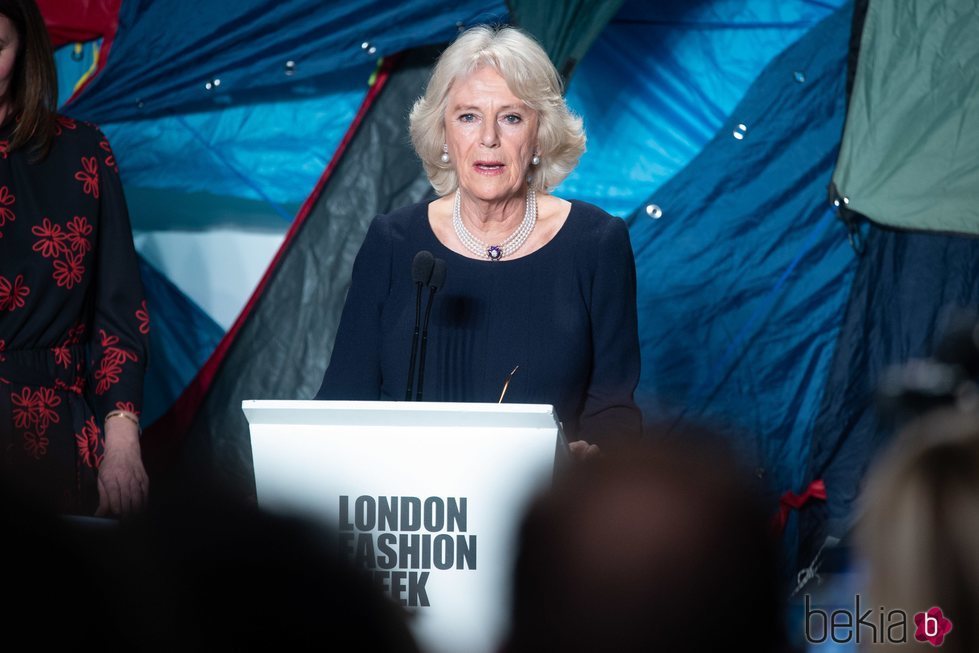 Camilla Parker da un discurso en la Semana de la Moda de Londres 2019