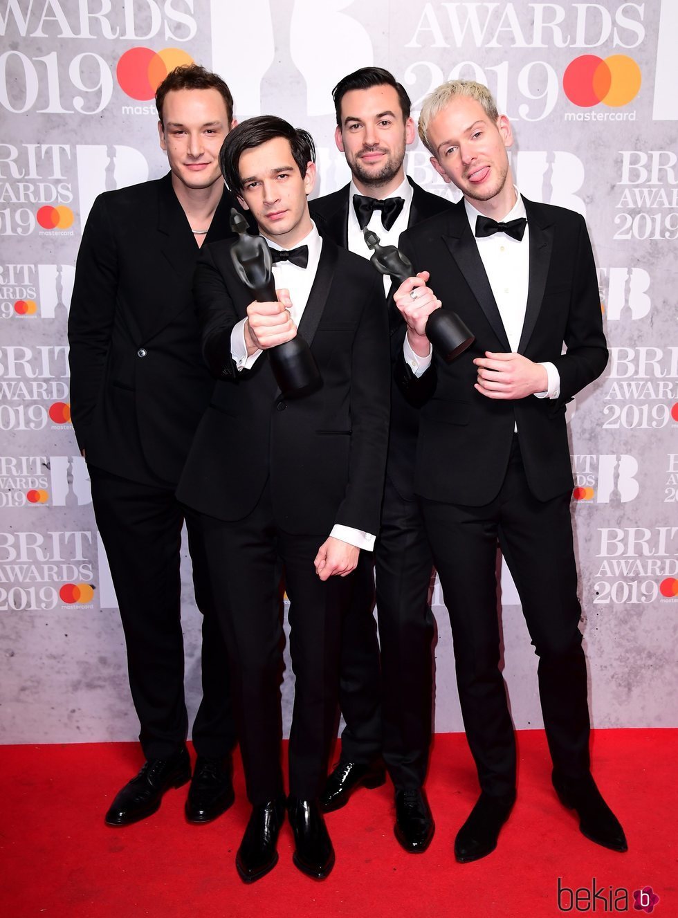 The 1975 con su premio Brit Awards 2019