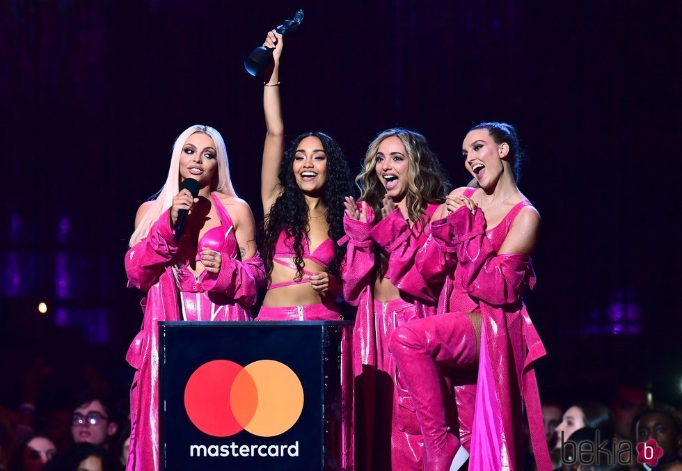 Little Mix recibiendo su premio Brit Awards 2019