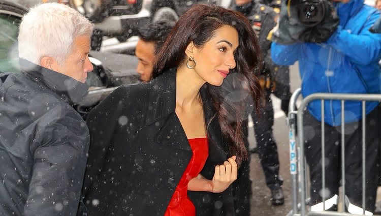 Amal Clooney en el baby shower de Meghan Markle
