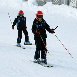 Juan Urdangarin y Pablo Urdangarin esquiando en Baqueira Beret