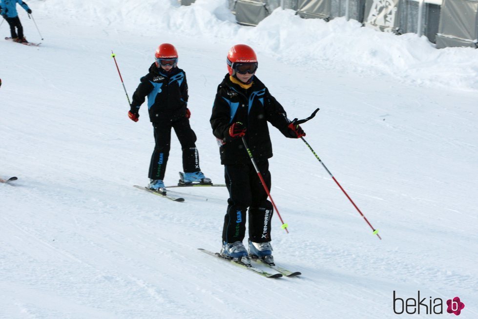 Juan Urdangarin y Pablo Urdangarin esquiando en Baqueira Beret