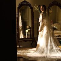 Amaia Salamanca vestida de novia en 'Gran Hotel'