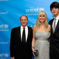 Mike, Irena y Nick Medavoy en la gala Unicef Ball 2011