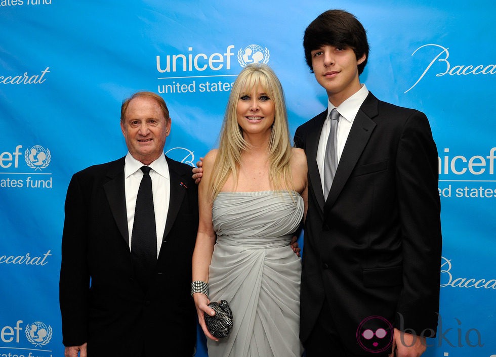 Mike, Irena y Nick Medavoy en la gala Unicef Ball 2011