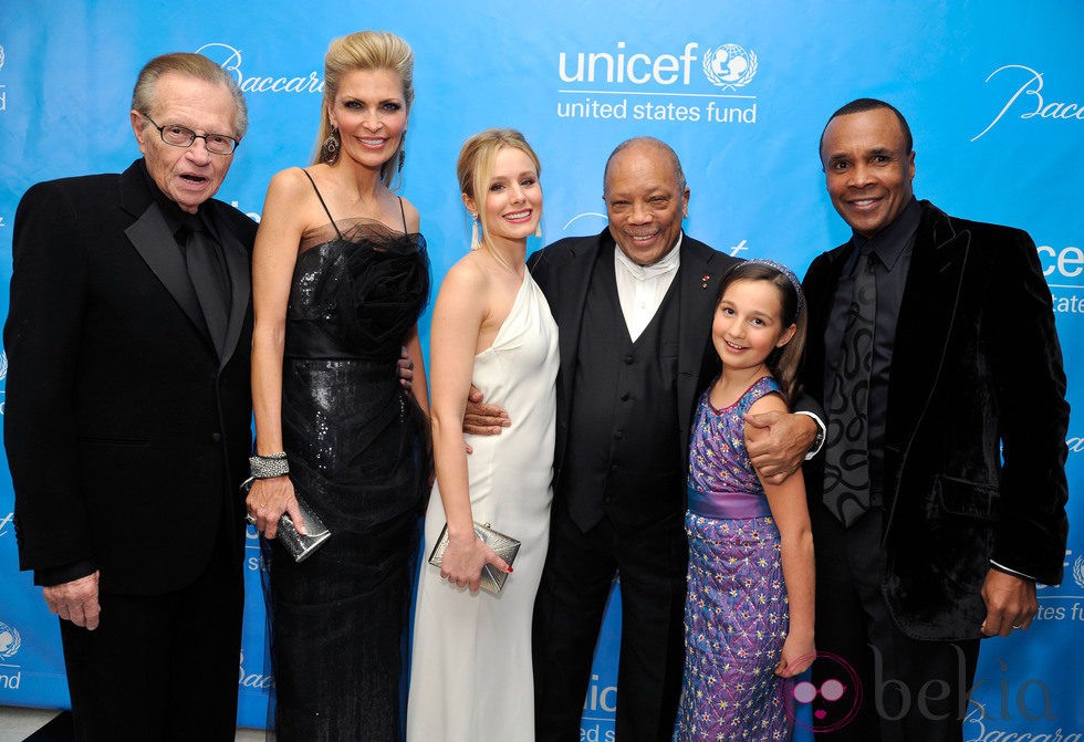Larry King, Shaun King, Kristen Bell, Quincy Jones, Emily Bear y Sugar Ray en la Unicef Ball 2011