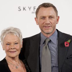 Judi Dench y Daniel Craig presentan la nueva película de James Bond, 'Skyfall'