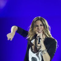 Leire Martínez actuando en los Premios 40 Principales 2011