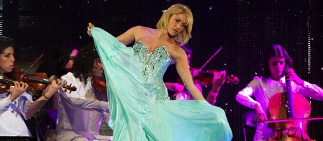 Shakira actuando en la gala de los Premios 40 Principales 2011