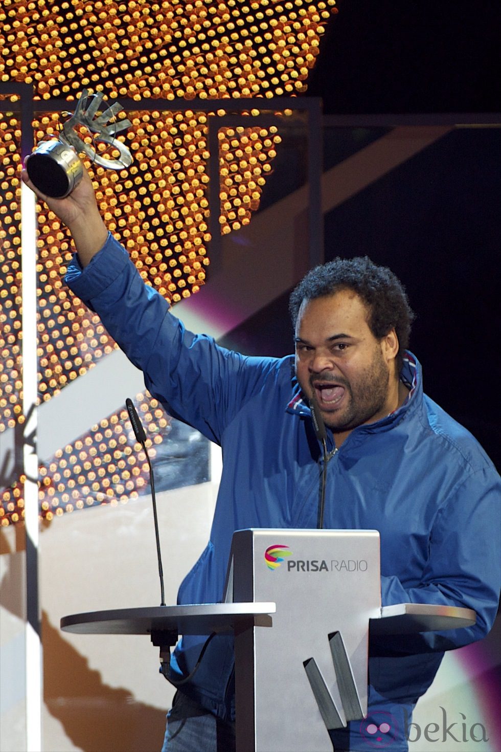 Carlos Jean recoge su galardón en los Premios 40 Principales 2011