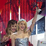 Shakira recoge su galardón en los Premios 40 Principales 2011