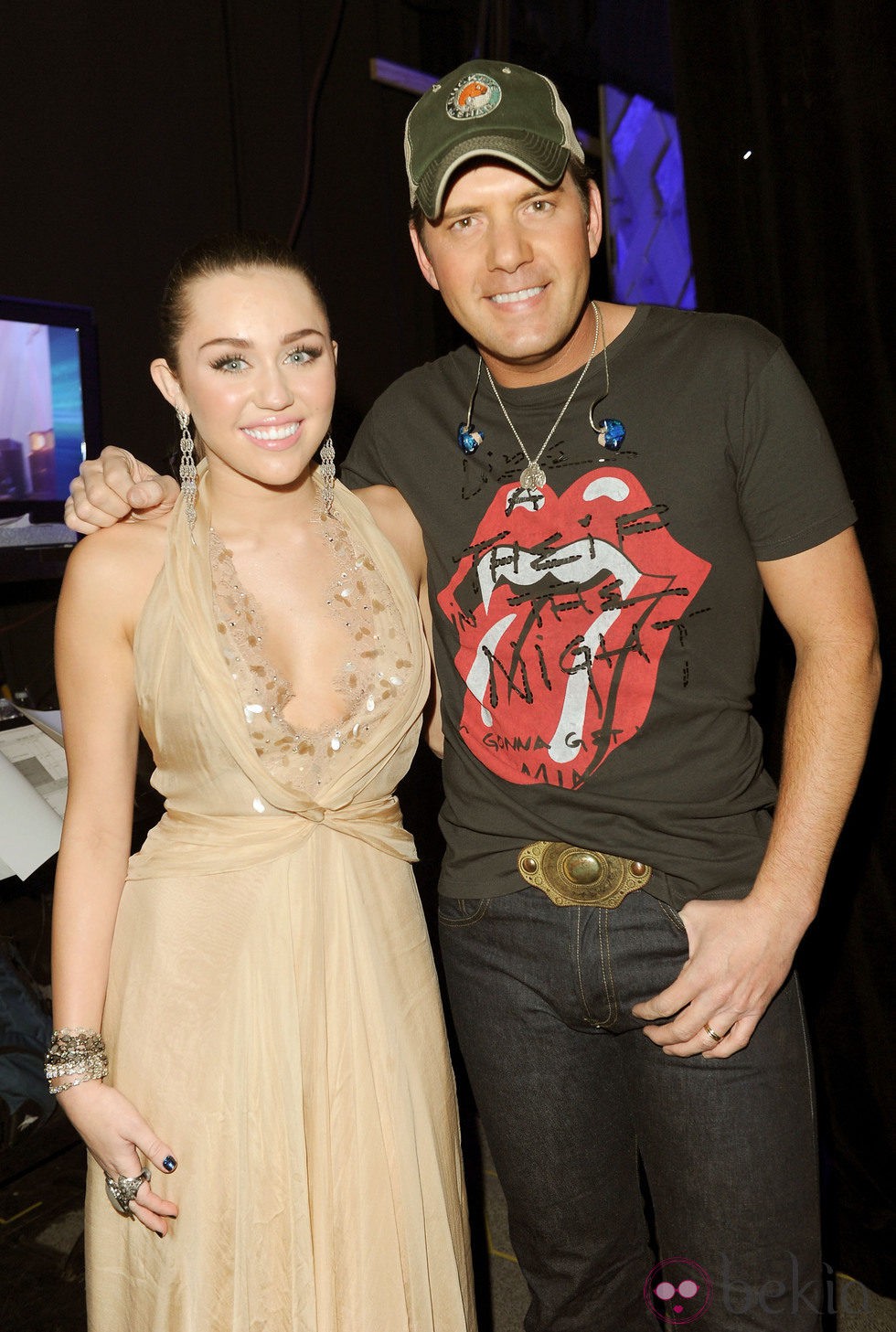 Miley Cyrus y Rodney Atkins en los premios American Giving Awards
