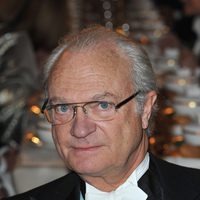 El Rey Carlos Gustavo de Suecia en el banquete de los Premios Nobel 2011