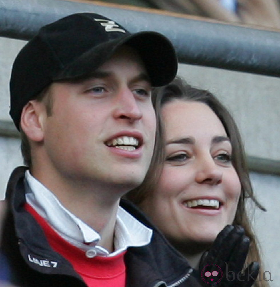 Guillermo de Inglaterra y Kate Middleton en 2007, eran todavía novios