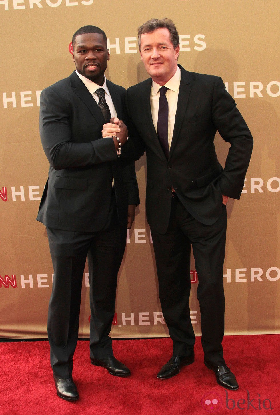 50 Cent y Piers Morgan en la gala CNN Heroes: An All-Star Tribute
