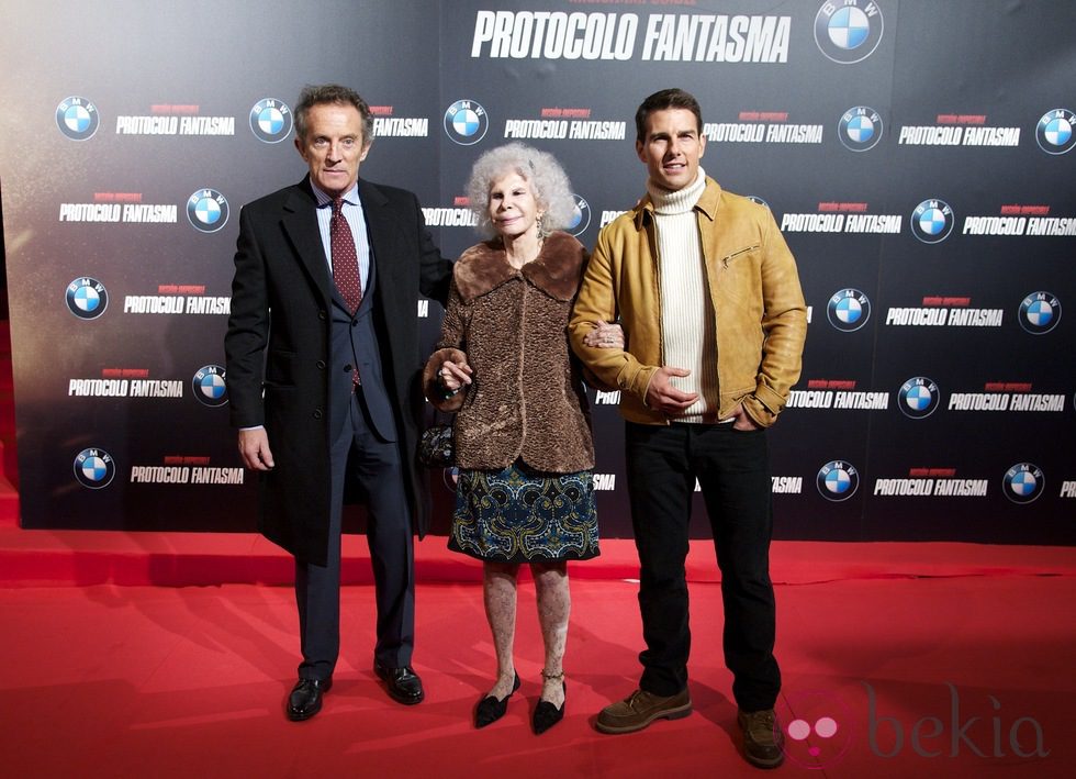 Los duques de Alba y Tom Cruise en el estreno de 'Misión imposible: Protocolo fantasma' en Madrid