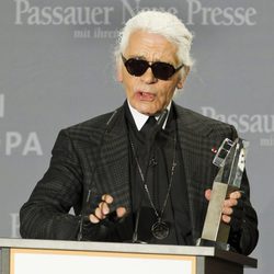 Karl Lagerfeld entrega el premio 'Menschen in Europa'