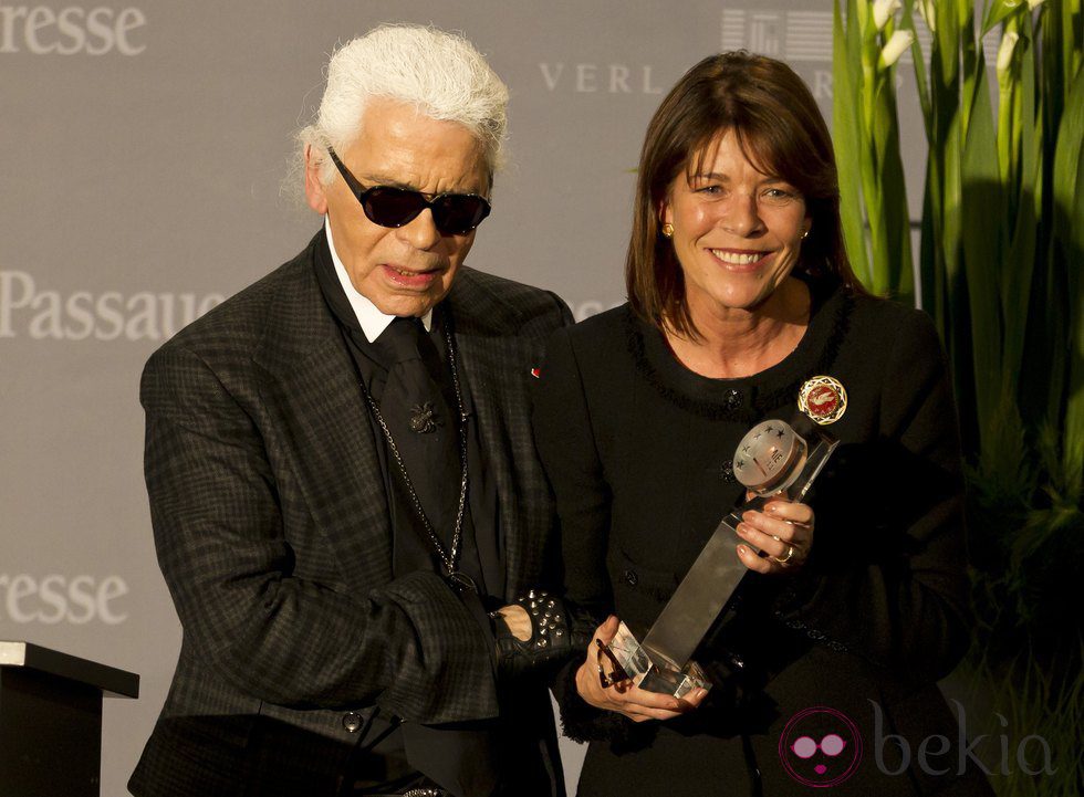 Karl Lagerfeld entrega el premio 'Menschen in Europa' a Carolina de Mónaco