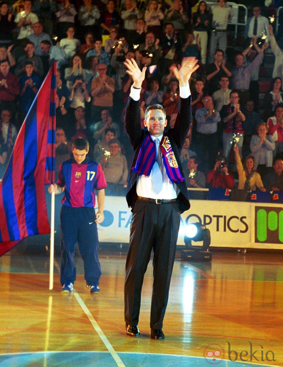 Iñaki Urdangarín en su despedida como jugador de balonmano en 2001