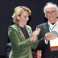 Carlos Saura recibe de Esperanza Aguirre el Premio de Cultura de Madrid 2011