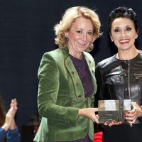 Luz Casal recibe de Esperanza Aguirre el Premio de Cultura de Madrid 2011