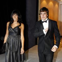 El piloto Fernando Alonso y la cantante Raquel del Rosario