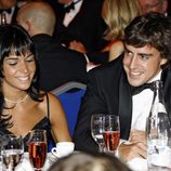 Fernando Alonso y Raquel del Rosario en una cena benéfica