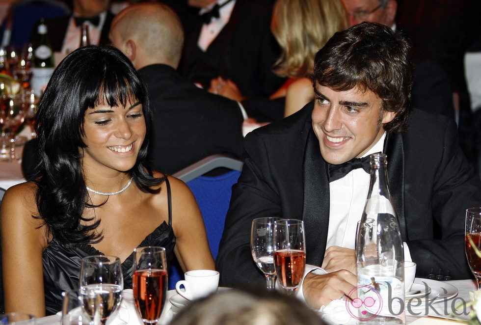 Fernando Alonso y Raquel del Rosario en una cena benéfica