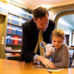 Estela de Suecia aprende a ser princesa viendo archivos en el Palacio Real de Estocolmo