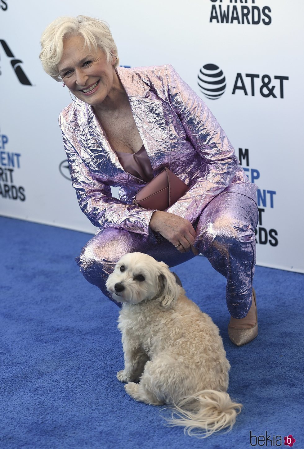 Glenn Close y su perrita en los Spirit Awards 2019