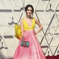 Laura Marano en la alfombra roja de los Premios Oscar 2019
