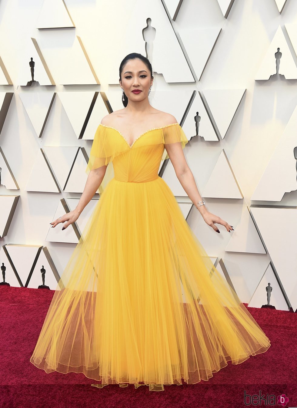 Constance Wu en la alfombra roja de los Premios Oscar 2019