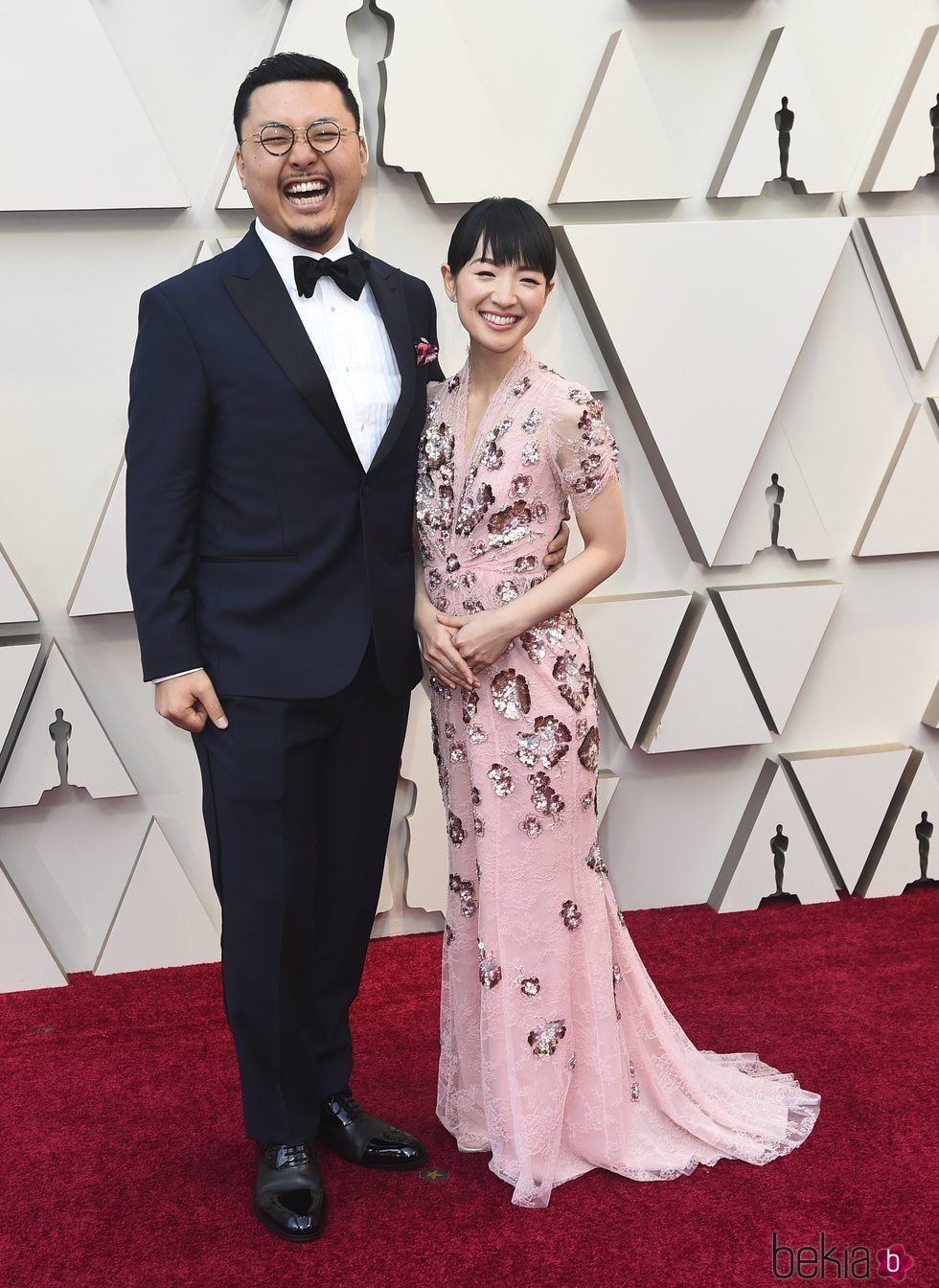 Marie Kondo y Takumi Kawahara en la alfombra roja de los Premios Oscar 2019