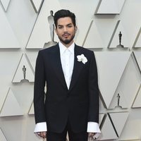 Adam Lambert en la alfombra roja de los Premios Oscar 2019