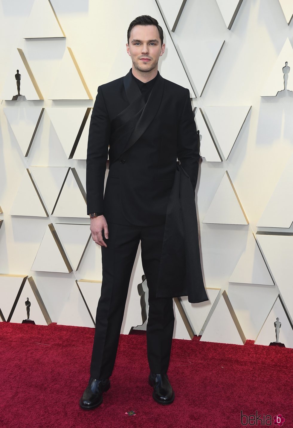 Nicholas Hoult en la alfombra roja de los Premios Oscar 2019