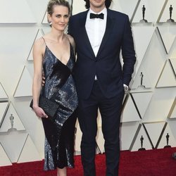 Joanne Tucker y Adam Driver en la alfombra roja de los Premios Oscar 2019