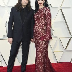 Krysten Ritter y Adam Granduciel en la alfombra roja de los Premios Oscar 2019