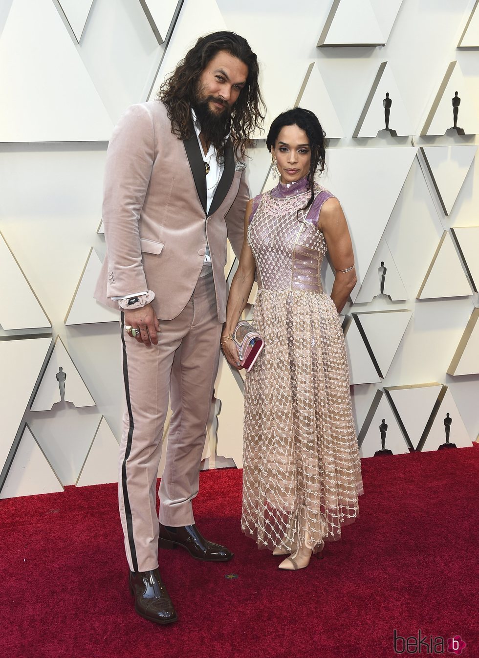 Jason Momoa y Lisa Bonet en la alfombra roja de los Premios Oscar 2019