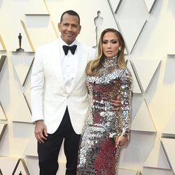 Jennifer Lopez y Alex Rodríguez en la alfombra roja de los Premios Oscar 2019