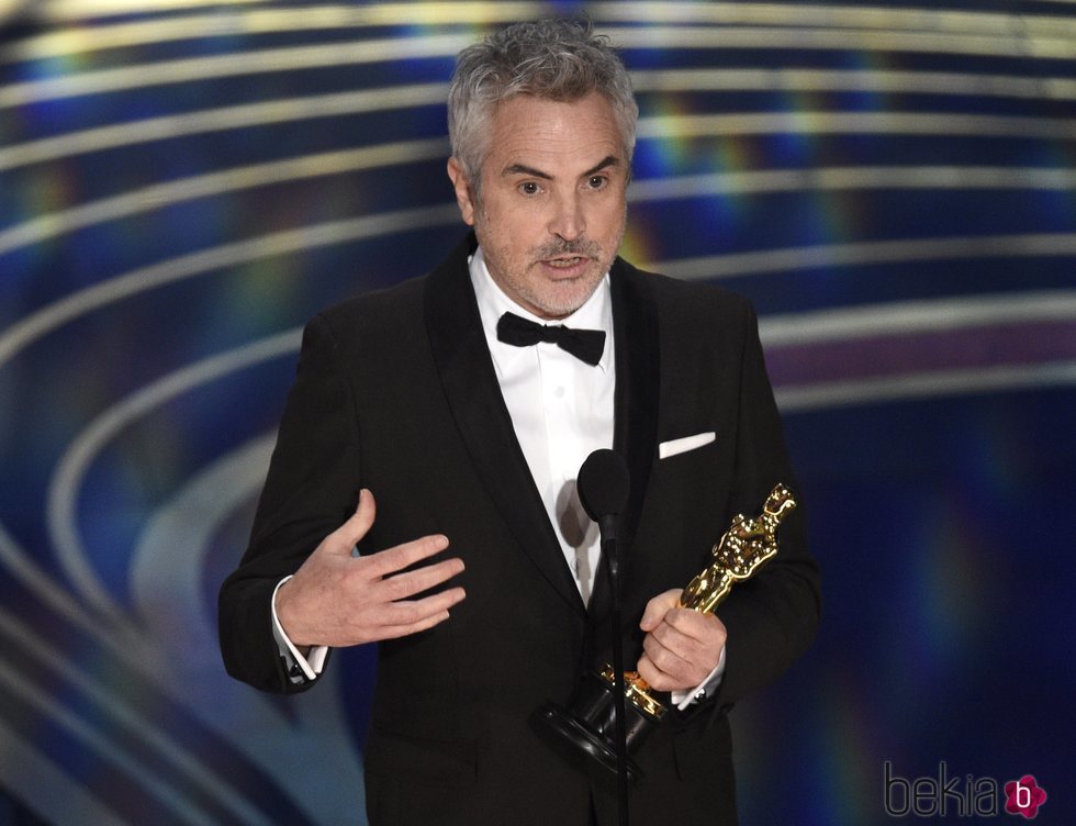Alfonso Cuarón recogiendo el Oscar 2019 a Mejor fotografía por 'Roma'